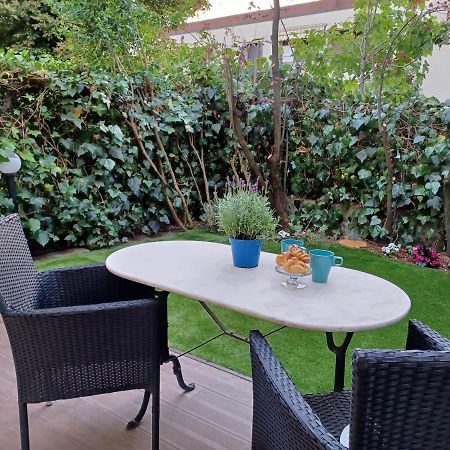 Casa Carolina: King Size Bed Across From Golden Beach Desenzano del Garda Exterior foto