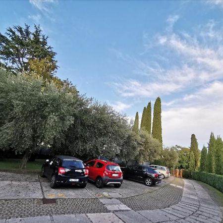 Casa Carolina: King Size Bed Across From Golden Beach Desenzano del Garda Exterior foto
