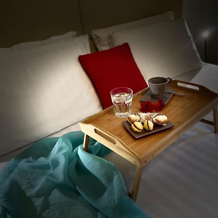 Casa Carolina: King Size Bed Across From Golden Beach Desenzano del Garda Exterior foto