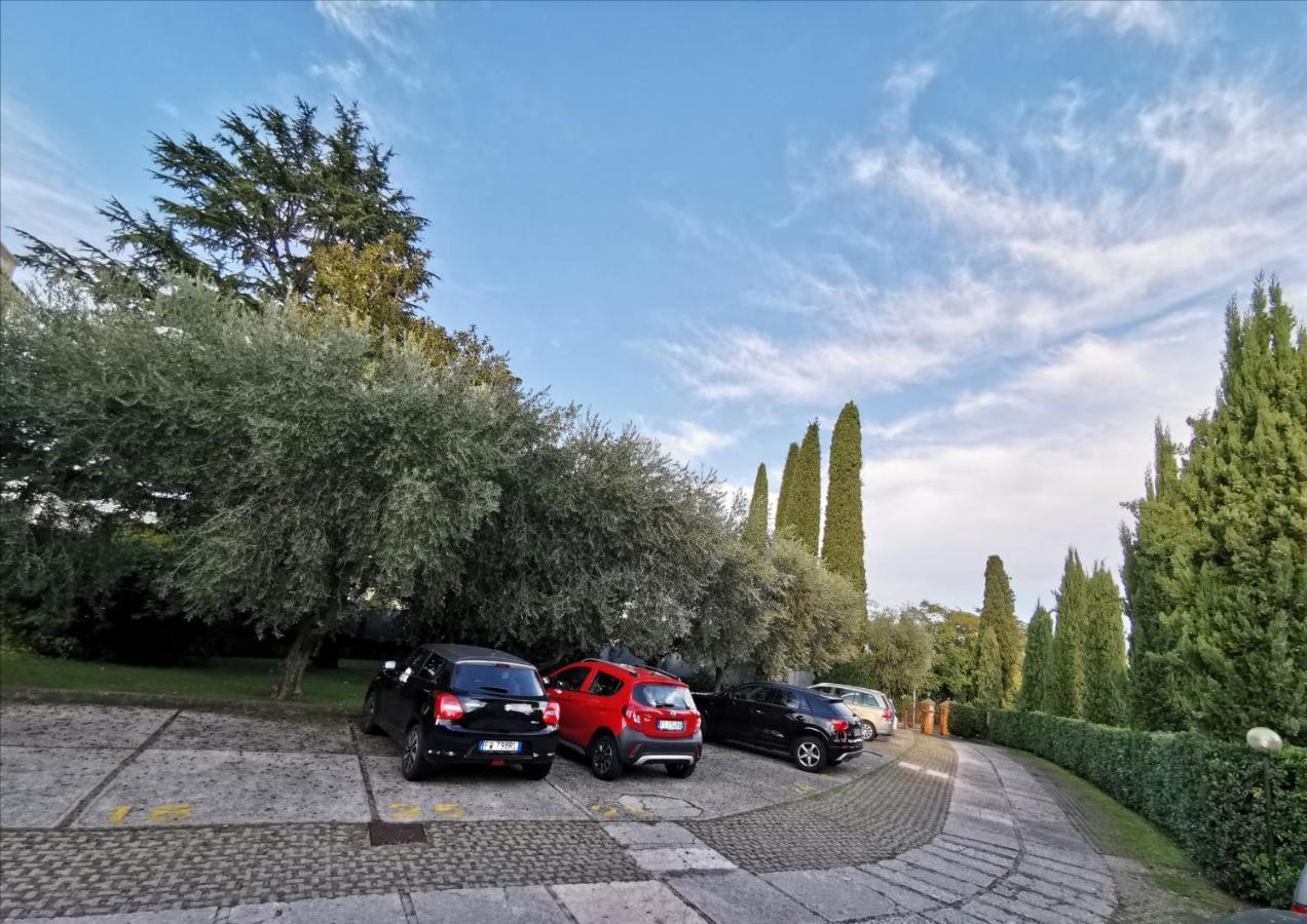 Casa Carolina: King Size Bed Across From Golden Beach Desenzano del Garda Exterior foto