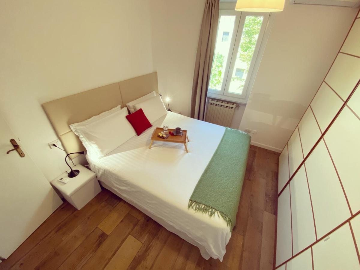 Casa Carolina: King Size Bed Across From Golden Beach Desenzano del Garda Exterior foto