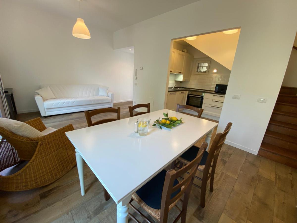 Casa Carolina: King Size Bed Across From Golden Beach Desenzano del Garda Exterior foto